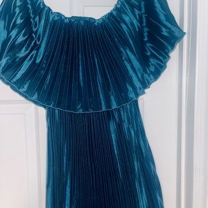 This stunning off shoulder dress will take your breath away. Perfect for wedding